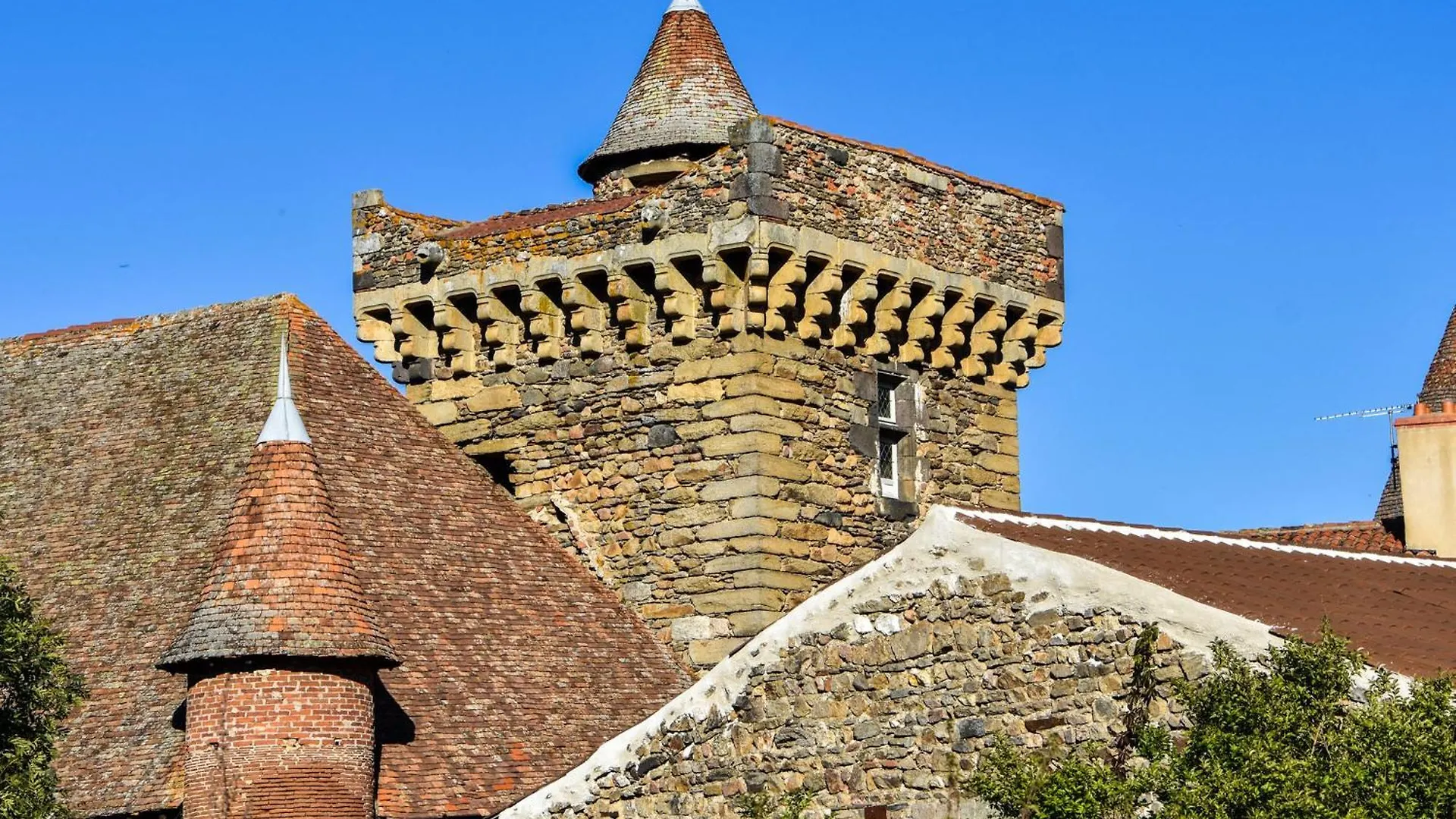 Charming Holiday Home Near The Forest Saint-Beauzire