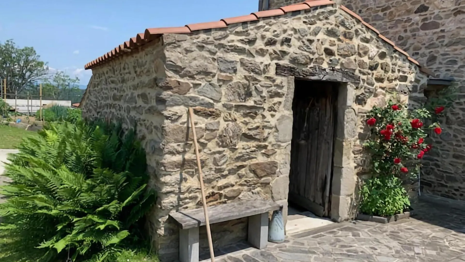 Charming Holiday Home Near The Forest Saint-Beauzire  France