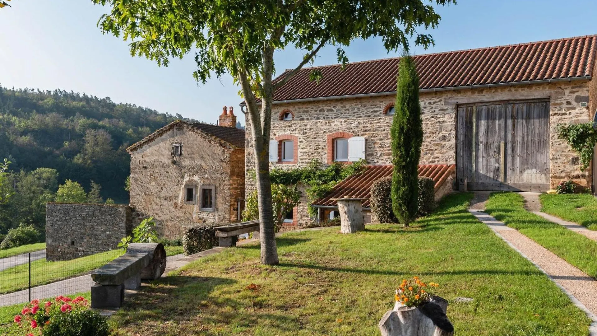 Charming Holiday Home Near The Forest Saint-Beauzire