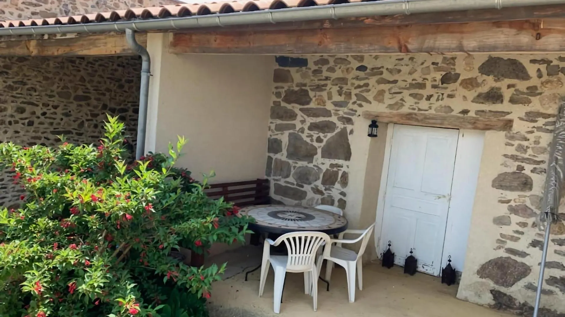 Charming Holiday Home Near The Forest Saint-Beauzire
